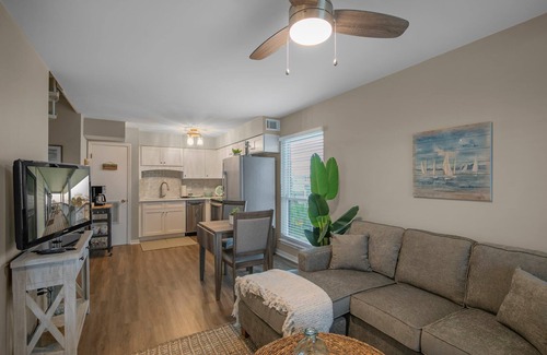 Gulf Shores Condo | Oceanfront Condo with Balcony & Pool - The Cove 205B