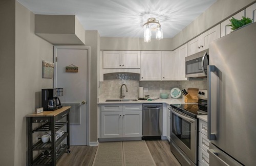 Gulf Shores Condo | Oceanfront Condo with Balcony & Pool - The Cove 205B