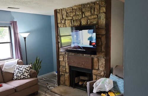 Lawrence Condo | Cozy Condo with community pool near Kansas University
