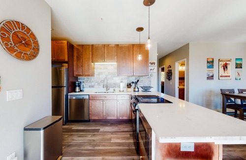 Wildernest Condo | Inviting Condo with Pool, Hot Tub & Trails Nearby