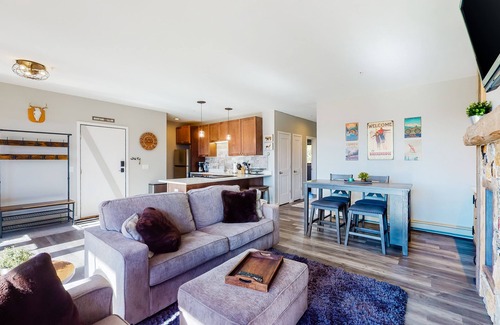 Wildernest Condo | Inviting Condo with Pool, Hot Tub & Trails Nearby