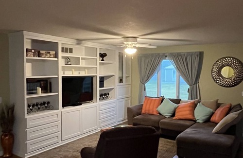 Ottawa Condo | Inviting Condo with Spa, Jetted Tub & Perfect for Getaways