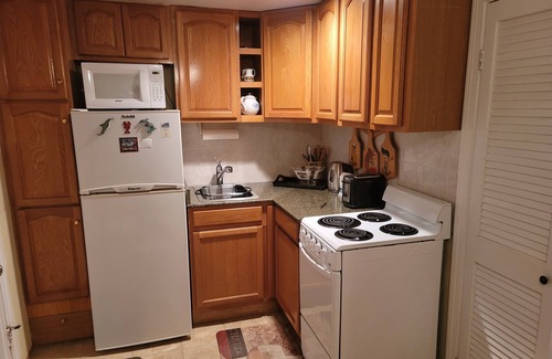 Dennis Port Condo | Inviting Condo with Pool Access Near the Beach - Rated 10/10