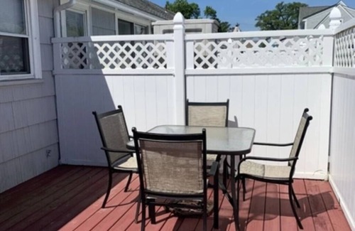 Dennis Port Condo | Inviting Condo with Pool Access Near the Beach - Rated 10/10