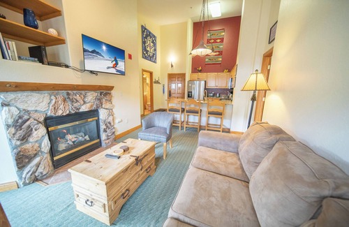 Mountain House Condo | Enchanting Summer Views & Al Fresco Dining Awaits You!
