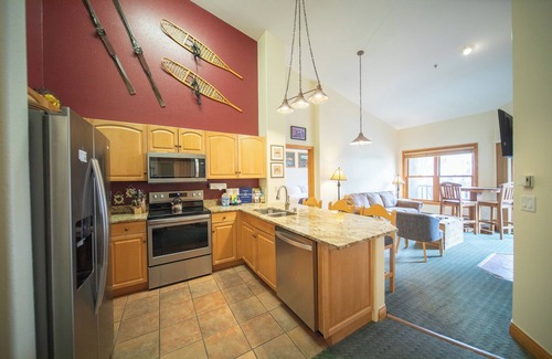 Mountain House Condo | Enchanting Summer Views & Al Fresco Dining Awaits You!