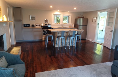 Farmington Cottage | Inviting Corner Cottage: Child-Friendly Stay with Perfect Rating