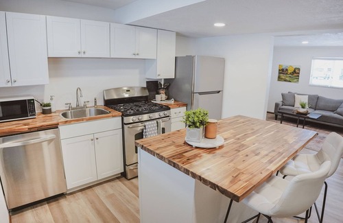 Logan House | Inviting Basement Apartment with Family-Friendly Amenities