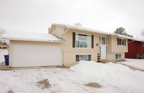 Logan House | Inviting Basement Apartment with Family-Friendly Amenities