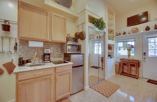 Elmont Apartment | Inviting Elmont Retreat with Patio & Family-Friendly Perks