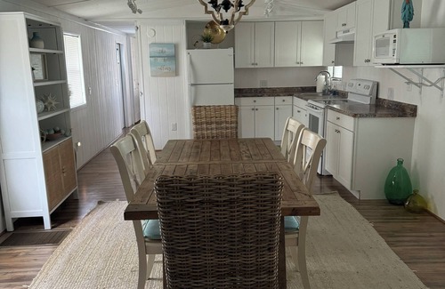 Iona House | Ideal Getaway Near Sanibel & Fort Myers Beaches