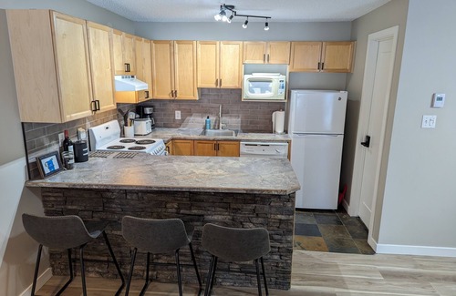 East Kootenay Condo | Mountain Getaway with Hot Tub & Ski In/Out Access