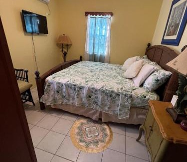 Cay Bay Apartment | Cozy & Convenient Stay Near Beach, Airport & More!