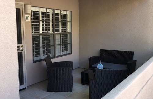 South Scottsdale Condo | Charming Condo Near Old Town with Pool and Family Amenities