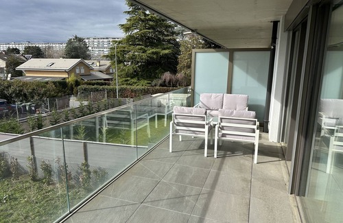 Vernier Apartment | Inviting One-Bedroom Apartment in Prime Location