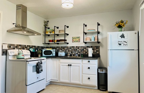 Aransas Pass House | Inviting Corner Cottage in Aransas Pass, Steps from Beaches