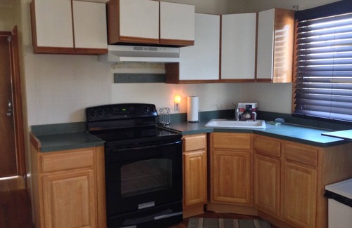 Floral Park House | Inviting Corner Guest House for Your Next Getaway