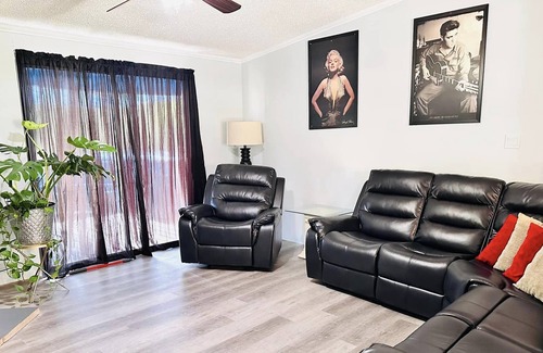 Ardmore House | Relax at Cozy Corner: Pet-Friendly Stay with Spa & Breakfast