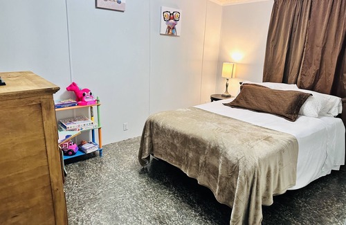 Ardmore House | Relax at Cozy Corner: Pet-Friendly Stay with Spa & Breakfast