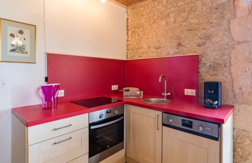 Peyzac-le-Moustier Cottage | Charming Cottage with Pool & Pet-Friendly in Aquitaine