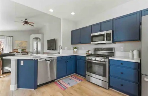 Reno Cottage | Inviting Cottage Near Skiing with Hot Tub - 10/10 Rating