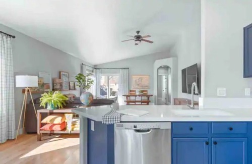 Reno Cottage | Inviting Cottage Near Skiing with Hot Tub - 10/10 Rating