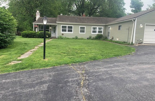 Bargersville House | Comfortable Stay on Smokey Row Road in Bargersville