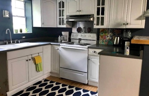 Fayetteville House | Charming Cottage Near New River Gorge with Family Amenities