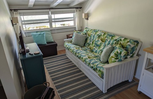 Lake Worth Cottage | Ocean View Studio Minutes from Beach & Downtown - 10/10 Rated