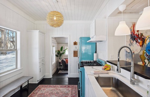 Tonka Bay House | Pet-Friendly Cottage Just 4 Mins from Excelsior