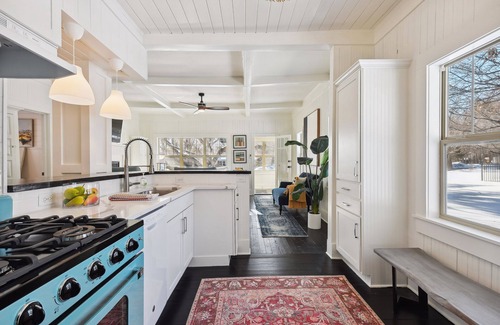 Tonka Bay House | Pet-Friendly Cottage Just 4 Mins from Excelsior