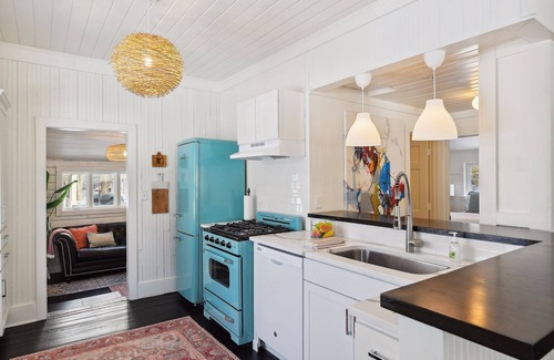 Tonka Bay House | Pet-Friendly Cottage Just 4 Mins from Excelsior
