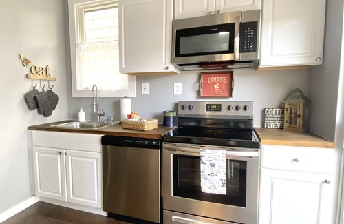 Dayton Cottage | Inviting Cottage Near Downtown Cincinnati - Rated 10/10