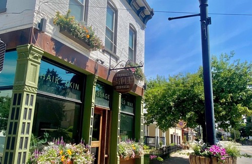 Dayton Cottage | Inviting Cottage Near Downtown Cincinnati - Rated 10/10