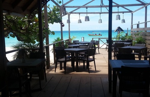 West End Resort | Charming Cottage at Firefly with Kitchen and Breakfast Included