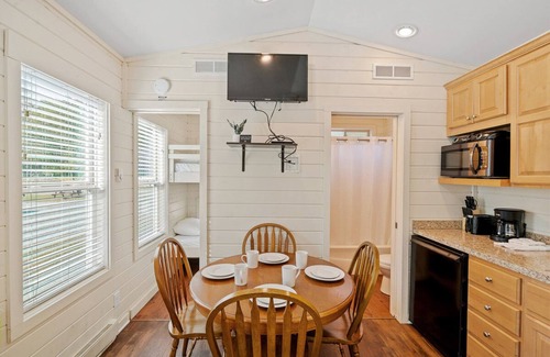 Queensbury Cottage | Ideal Cottage Retreat at Lake George Campsites - 10/10 Rated!