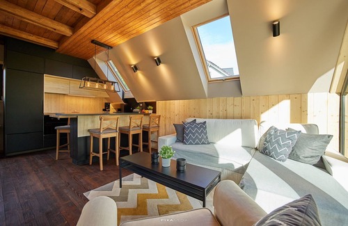 Bielsko-Biala Cottage | Inviting Cottage with Pool and Mountain Views Near Ski Resorts