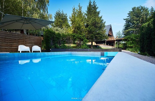 Bielsko-Biala Cottage | Inviting Cottage with Pool and Mountain Views Near Ski Resorts