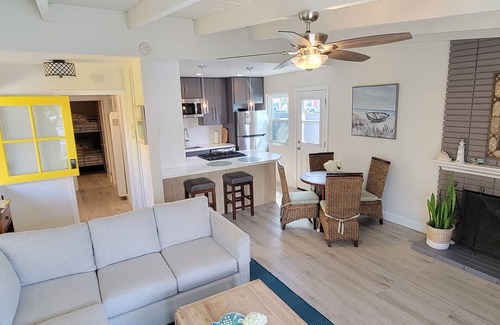 West Newport House | Inviting Beachside Cottage Steps from the Sand - 9.8 Rated
