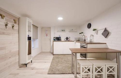 Ujlipotvaros Apartment | Bright Cosy Cottage: Child-Friendly Apartment in Downtown