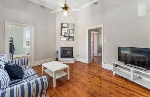 Tatiara House | Inviting Cottage Near Amenities, Pet and Family Friendly