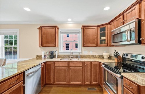 Greensboro Cottage | Charming Cottage Near Attractions with Family-Friendly Amenities