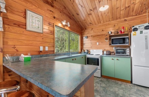 Kinloch House | Inviting Cottage Near Lakefront in Kinloch with Breakfast