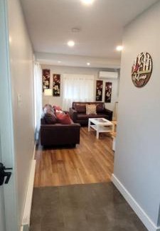 Timberlea House | Charming Cottage Near the City with Family-Friendly Perks