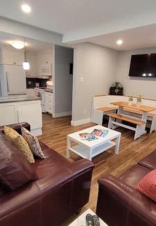 Timberlea House | Charming Cottage Near the City with Family-Friendly Perks