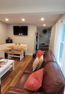 Timberlea House | Charming Cottage Near the City with Family-Friendly Perks