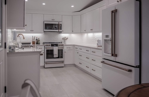 Windsor Forest Cottage | Charming Cottage Retreat with Spa and Hot Tub Amenities