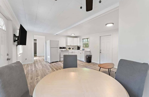 Chassahowitzka House | Inviting Cottage with Family and Pet-Friendly Amenities