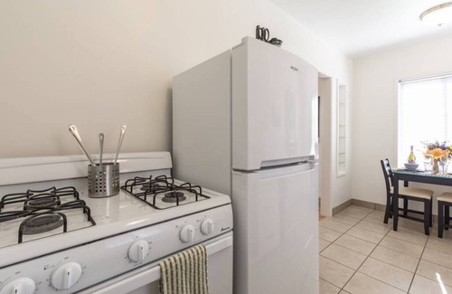 Burbank Apartment | Inviting Cottage with Full Kitchen & Guest Rated 9.8