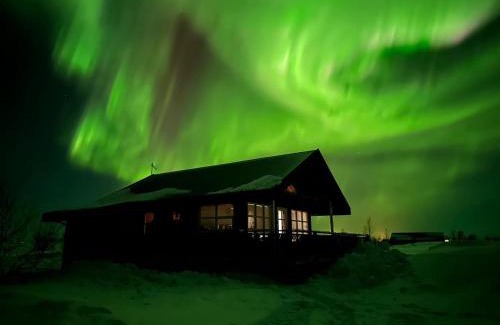 Selfoss House | Charming Cottage Retreat near the Golden Circle with Hot Tub